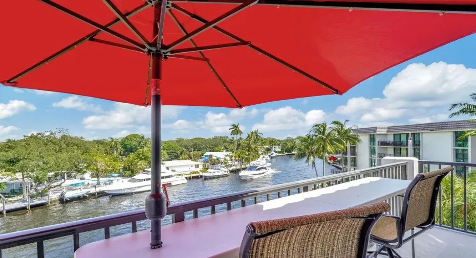 Spectacular River View from Balcony!