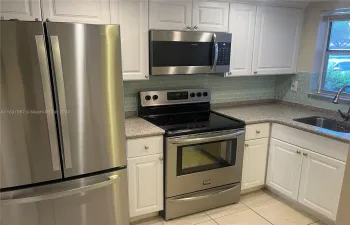 ALL NEW CABINETRY + QUARTZ COUNTERTOPS!