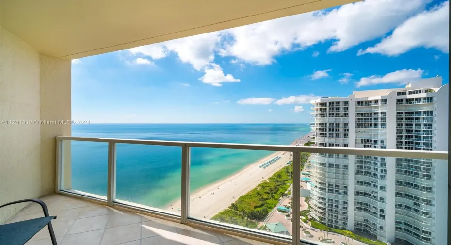 Amazing ocean views - 3 private balconies