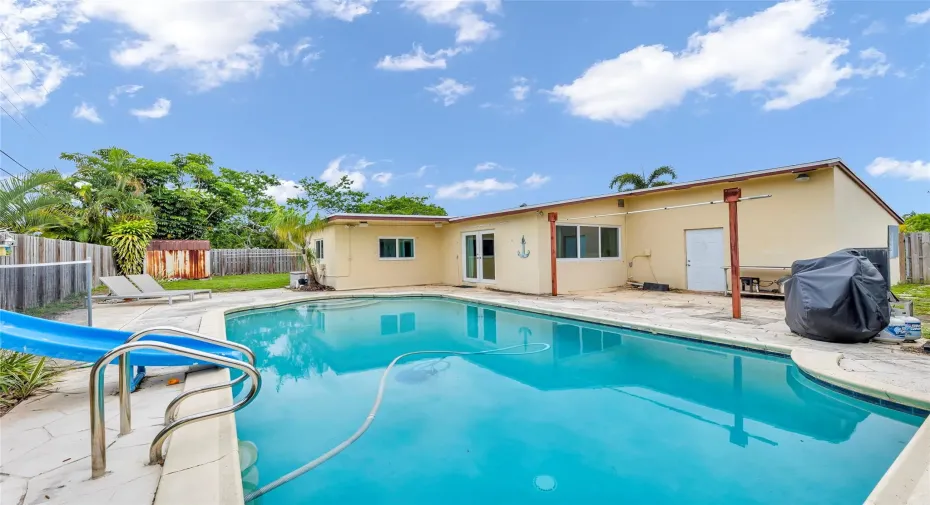 Large and spacious lot with pool home in Deerfield Beach