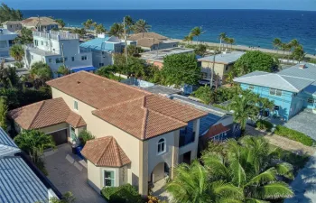 Three houses from the beach