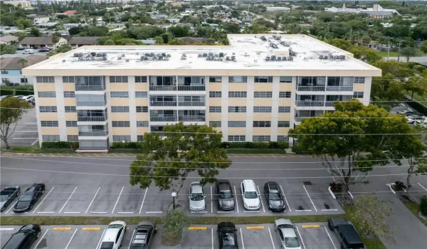 Lovely 2 bedroom condo in East Boca!