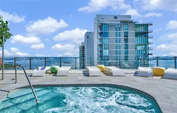 Rooftop Hot Tub and Pool