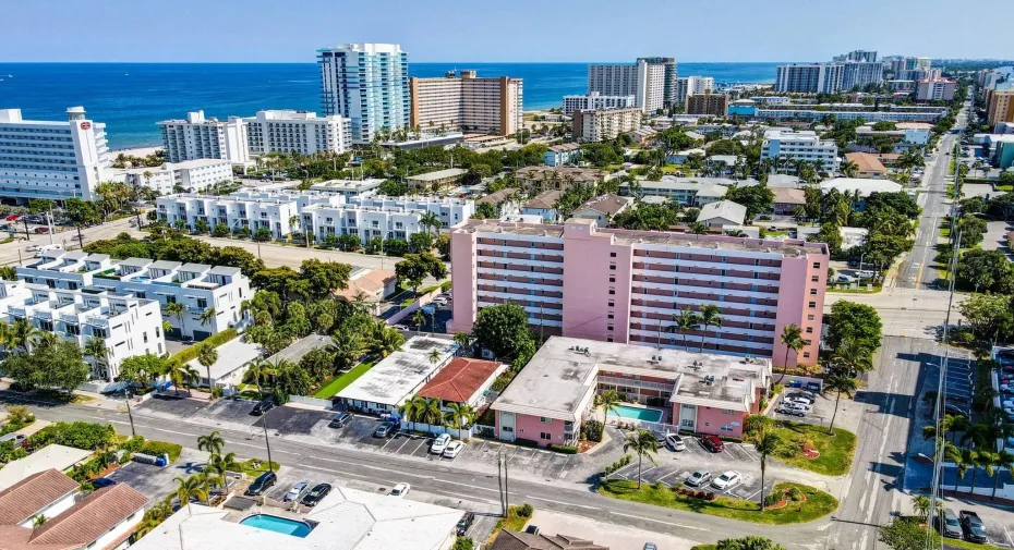 Just in time for season!! If you're looking to live or own an investment property within walking distance from the Beach & Intracoastal - This 1 bedroom Condo on the top floor is it!