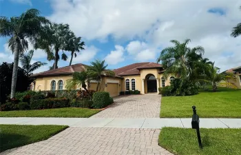 WATERFRONT 5 bed/3.5 bath with 3 car garage