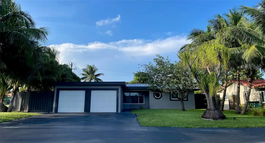 Great Driveway & Lush Curbappeal